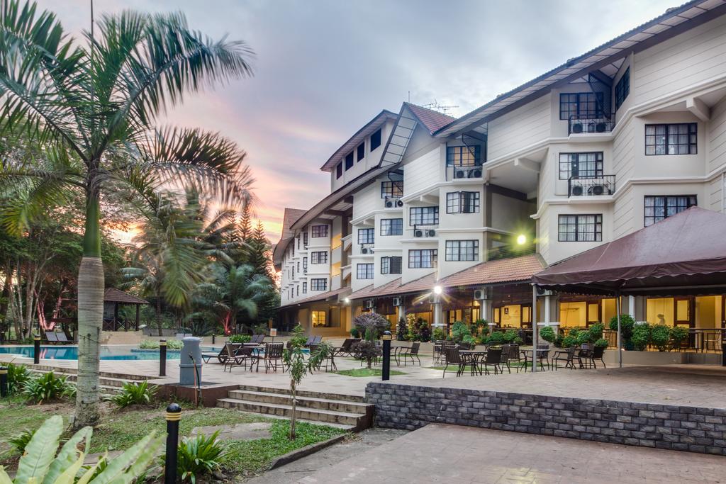  Suria Cherating Beach Resort  