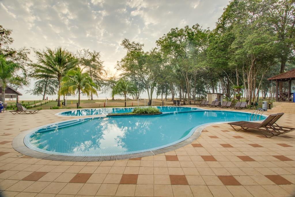  Suria Cherating Beach Resort  