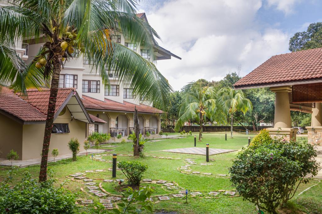  Suria Cherating Beach Resort  