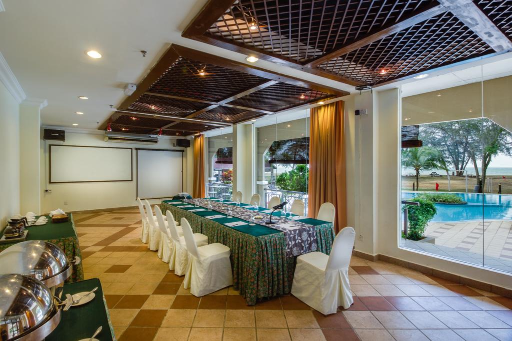  Suria Cherating Beach Resort  